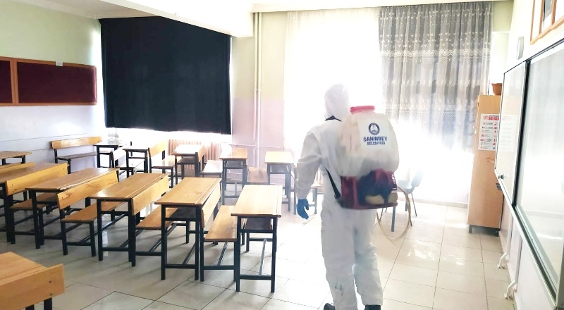 Şahinbey Belediyesi, okullarda dezenfekte çalışması yapıyor