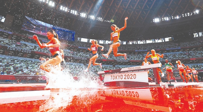 Olimpiyat sporcuları pistte yarışırken, Tokyo'nun baş döndürücü sıcaklığıyla da mücadele ediyor