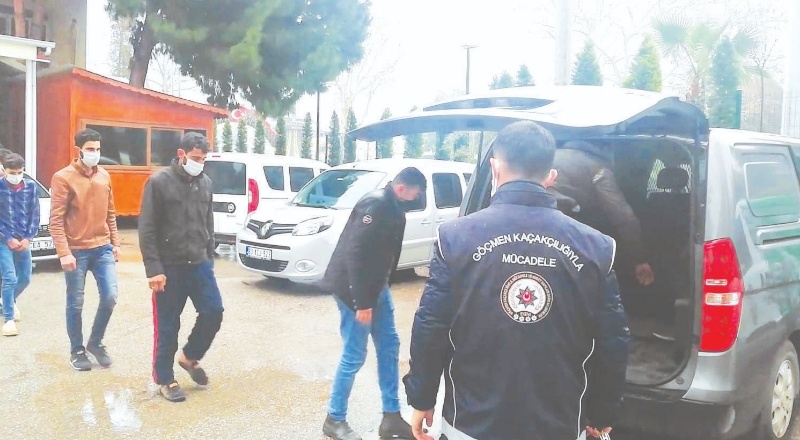 Osmaniye'de göçmen kaçakçısı suçüstü yakalandı