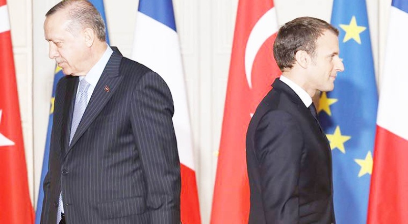 Paris-Ankara arasındaki mevcut tansiyon karikatür tartışması ile arttı
