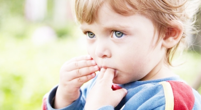 Parmak emme alışkanlığı çocuklarda diş yapısını bozuyor