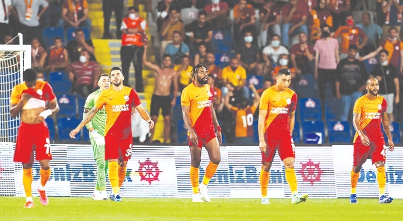 PSV'ye 2-1 kaybeden Galatasaray, Şampiyonlar Ligi'ne veda etti