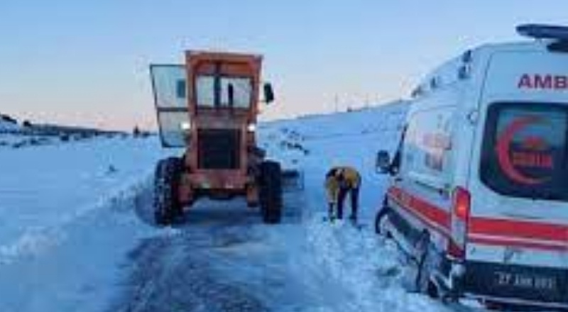Sağlık ekiplerinin yardımına  karla mücadele ekipleri yetişti