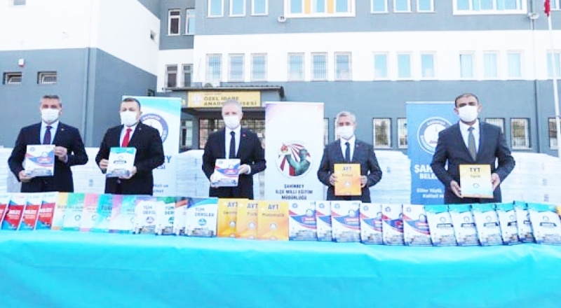Şahinbey Belediyesi, 231 bin adet soru bankasının dağıtımına başladı
