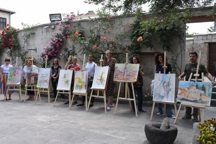 Şehreküstü Konakları, 13 ressamı ağırlıyor