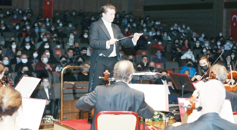 Senfoni orkestrasından 100. özel konseri