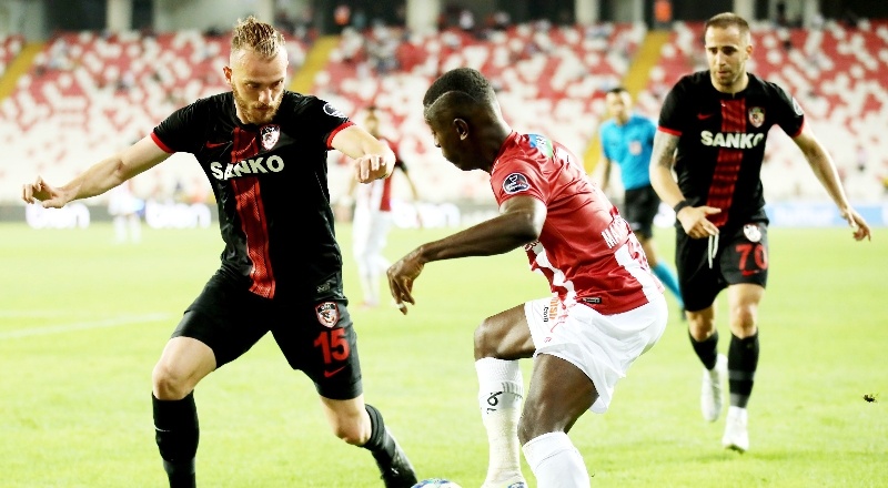 Spor Toto Süper Lig: İlk hafta beraberlikle noktalandı 1-1