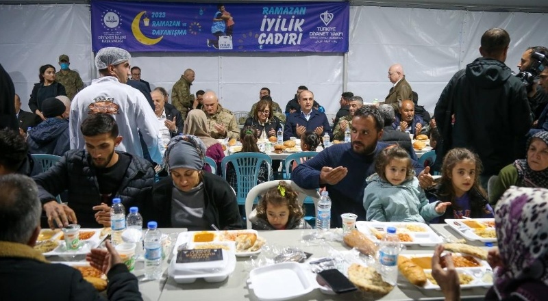 Tahmazoğlu, Ramazan ayının ilk iftarını şehit aileleri ve gazilerle açtı