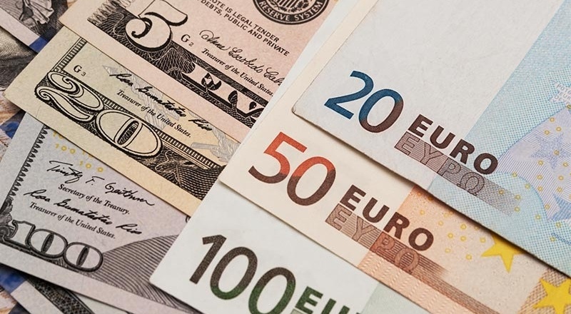 Tatil dönüşü dolar 6,94, Euro 8,21'de, borsa yüzde 1 primli
