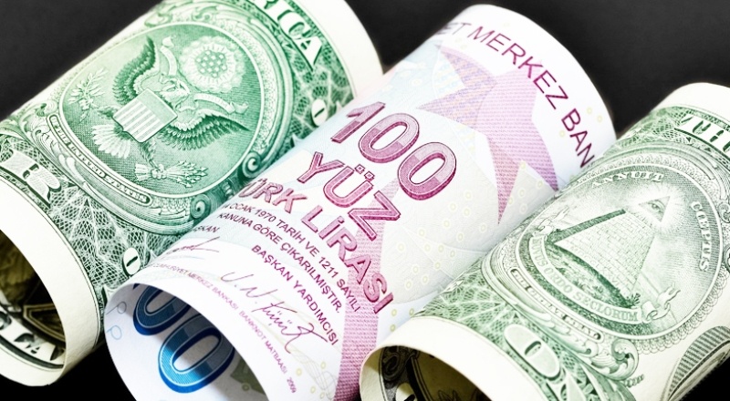 Türk Lirası'nda kayıplar hızlandı; dolar 14,70 lirayı aştı