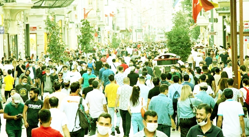 "Türkiye'de her gün 700 bin kişi yeni Omicron varyantına yakalanacak"