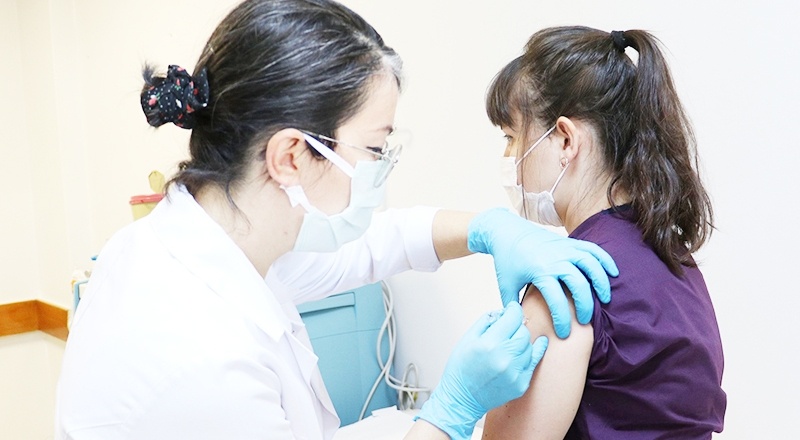 Türkiye'de ilk Koronavirüs aşısı gönüllülere yapıldı