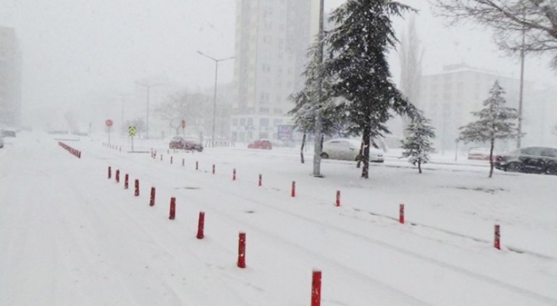 Türkiye'nin büyük bölümü kar yağışının etkisi altında