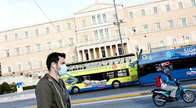Yunanistan'da aşısızların kapalı alanlara girmesi yasaklandı